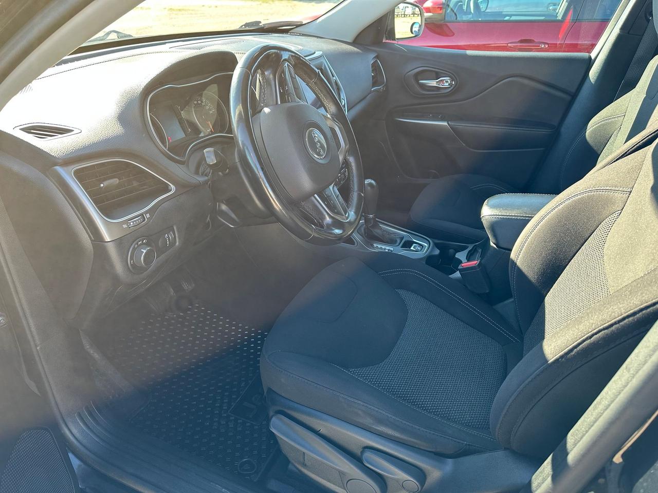 2019 Jeep Cherokee Sport FWD Photo5