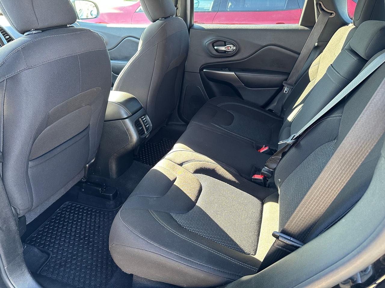 2019 Jeep Cherokee Sport FWD Photo5