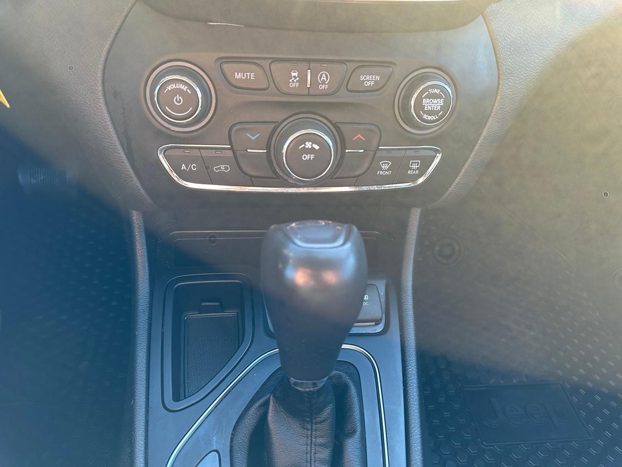 2019 Jeep Cherokee Sport FWD Photo5