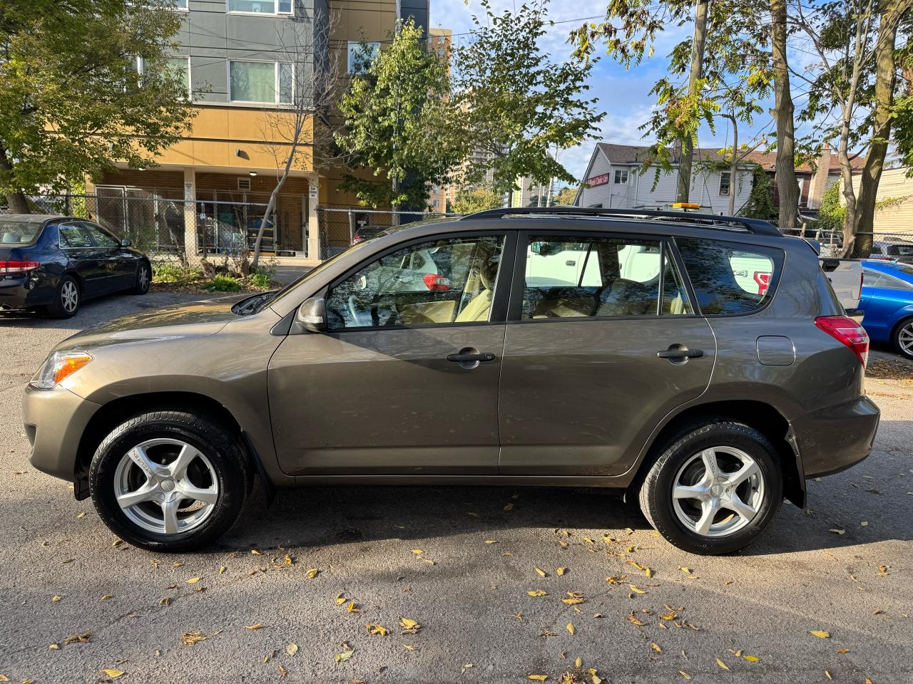 2009 Toyota RAV4 - 4WD - Photo #2