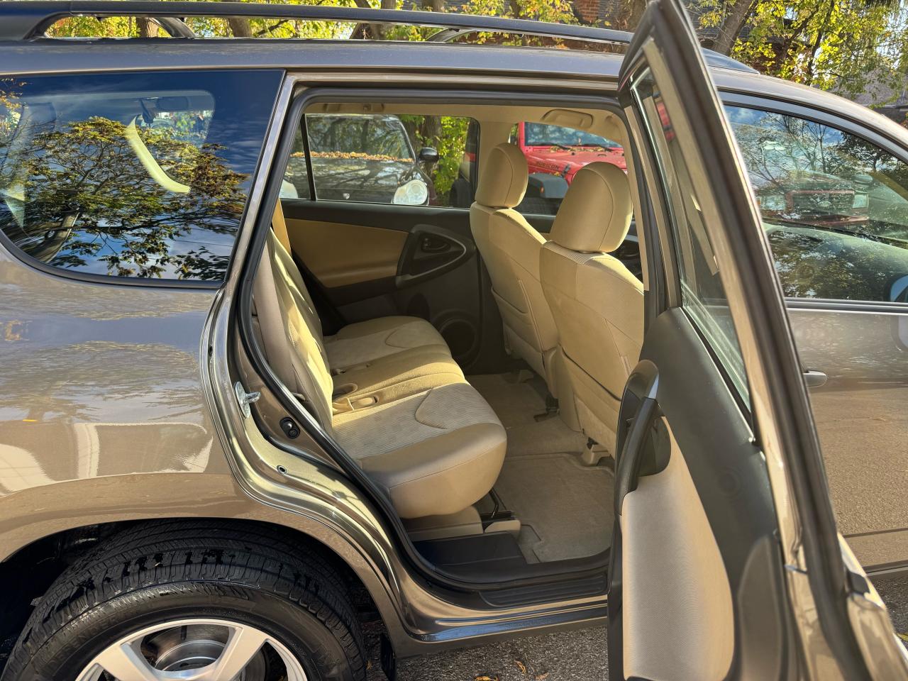 2009 Toyota RAV4 - 4WD - Photo #14