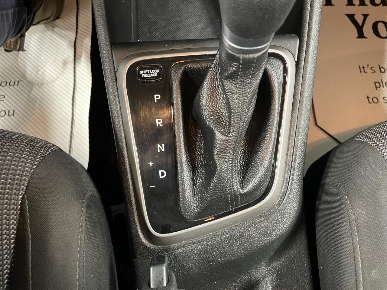 2019 Hyundai Accent Preferred Photo18