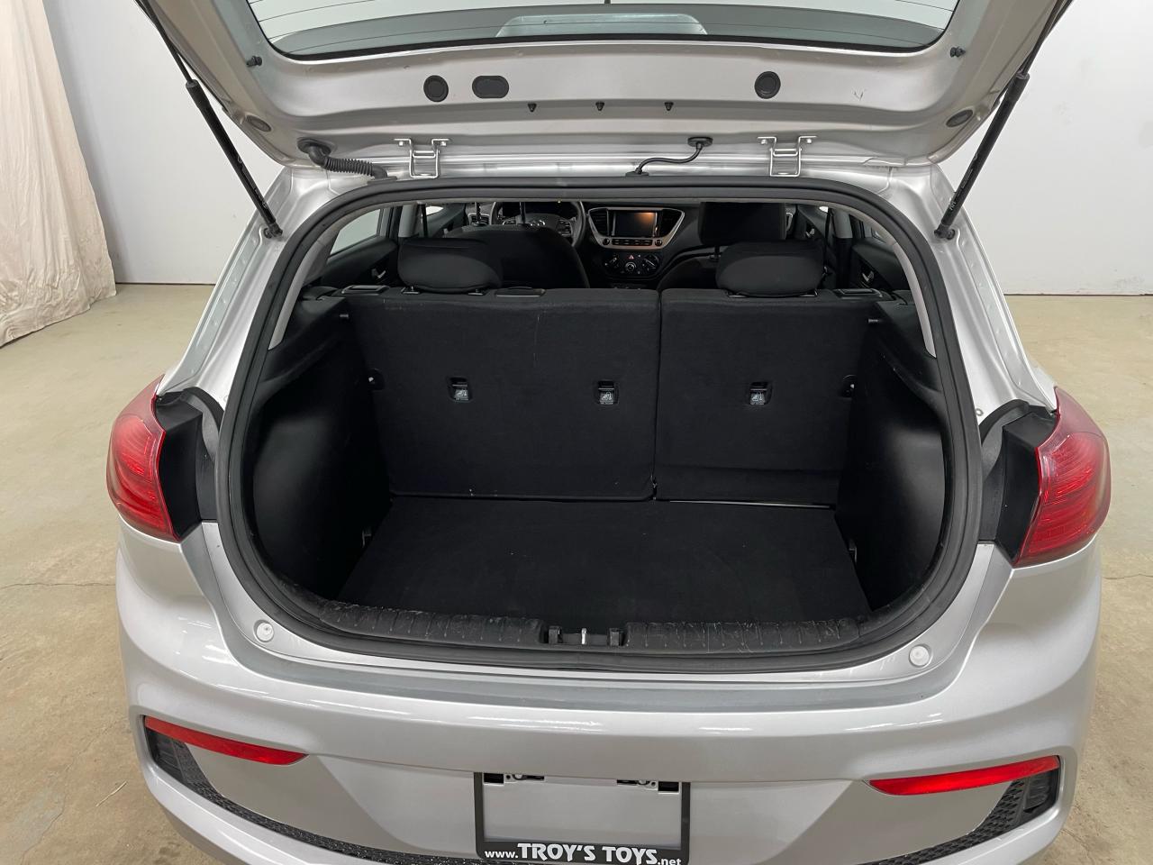 2019 Hyundai Accent Preferred Photo5