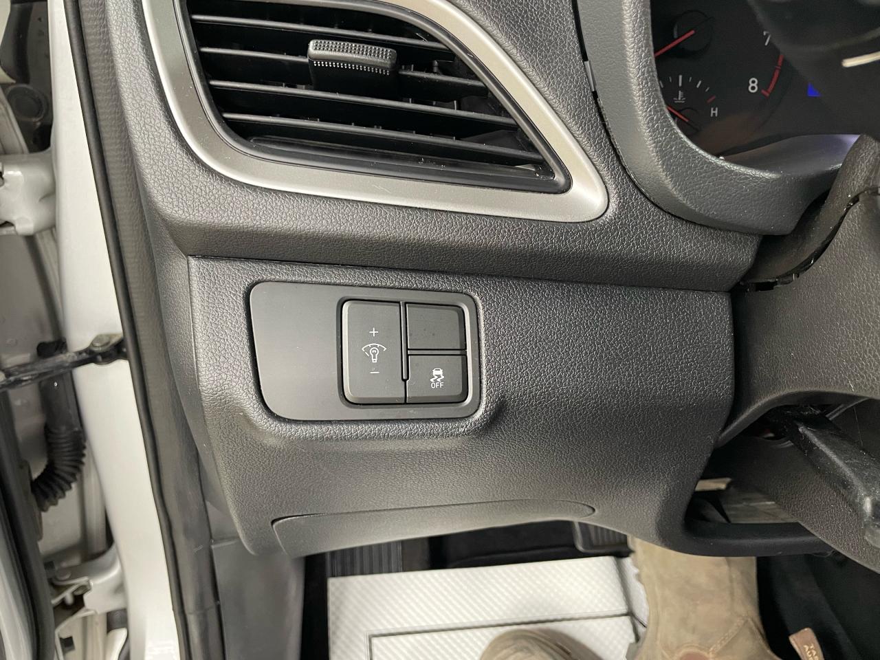 2019 Hyundai Accent Preferred Photo12