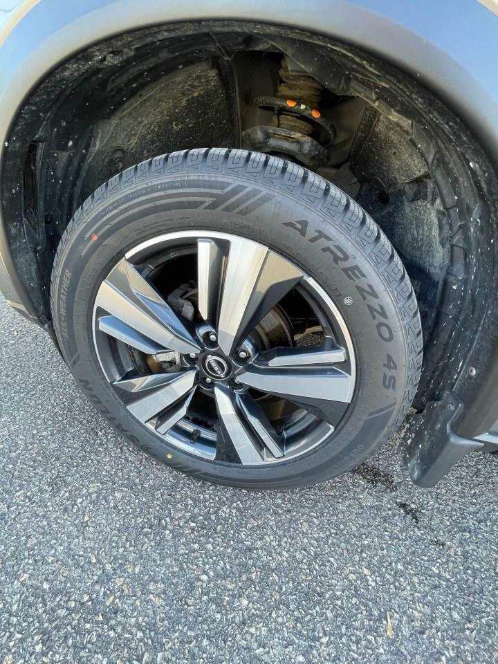 2023 Nissan Rogue SL - Photo #10