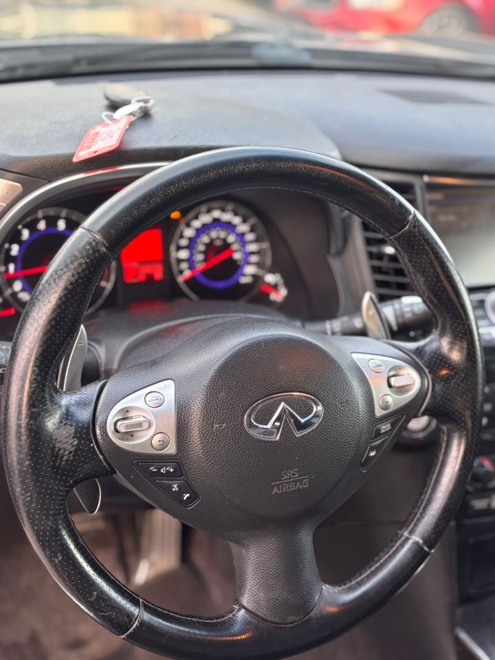 2009 Infiniti FX35  - Photo #10