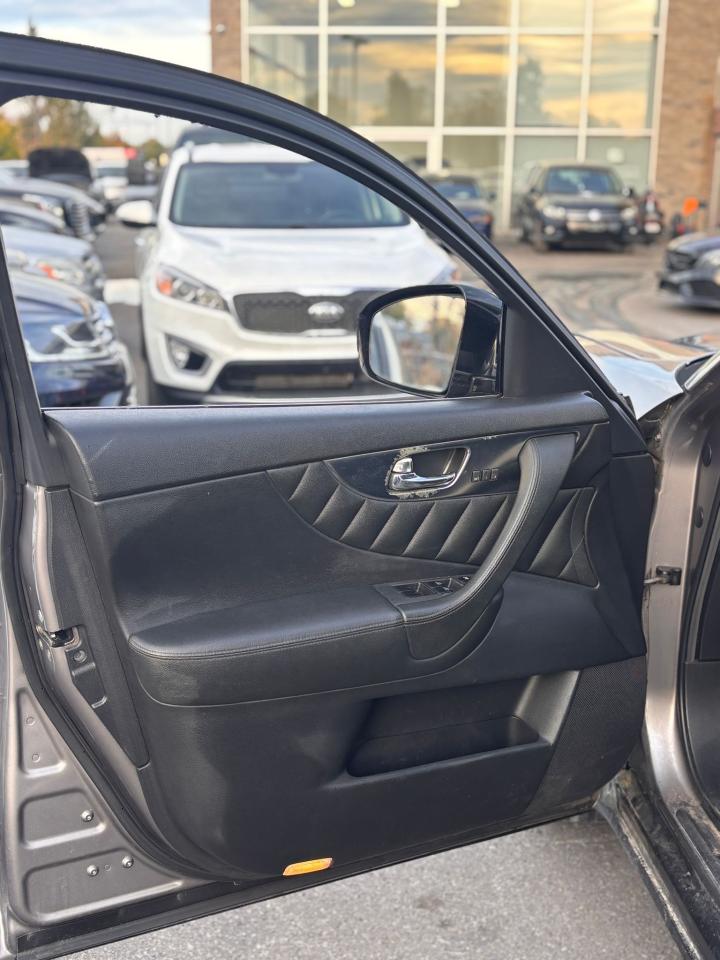 2009 Infiniti FX35  - Photo #3