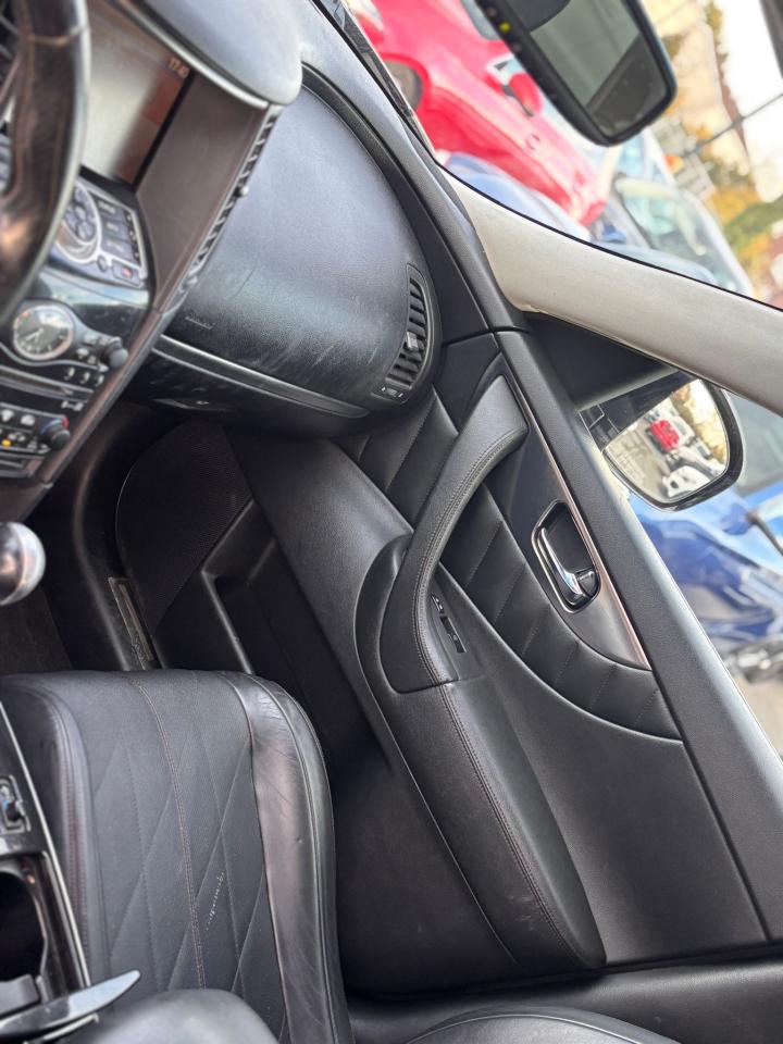 2009 Infiniti FX35  - Photo #8