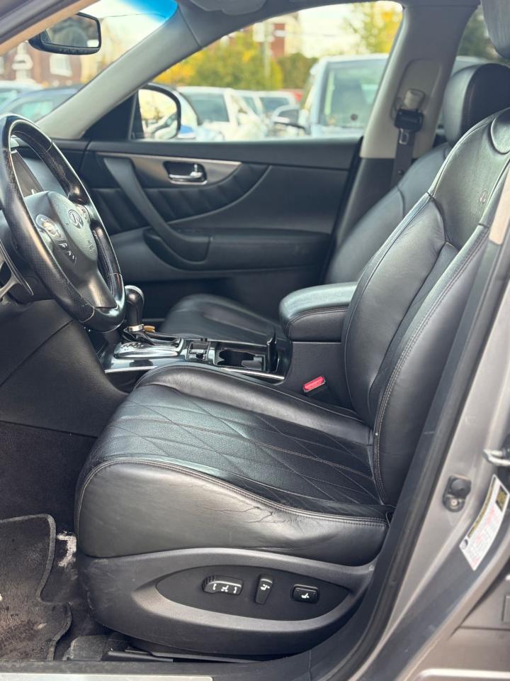 2009 Infiniti FX35  - Photo #13