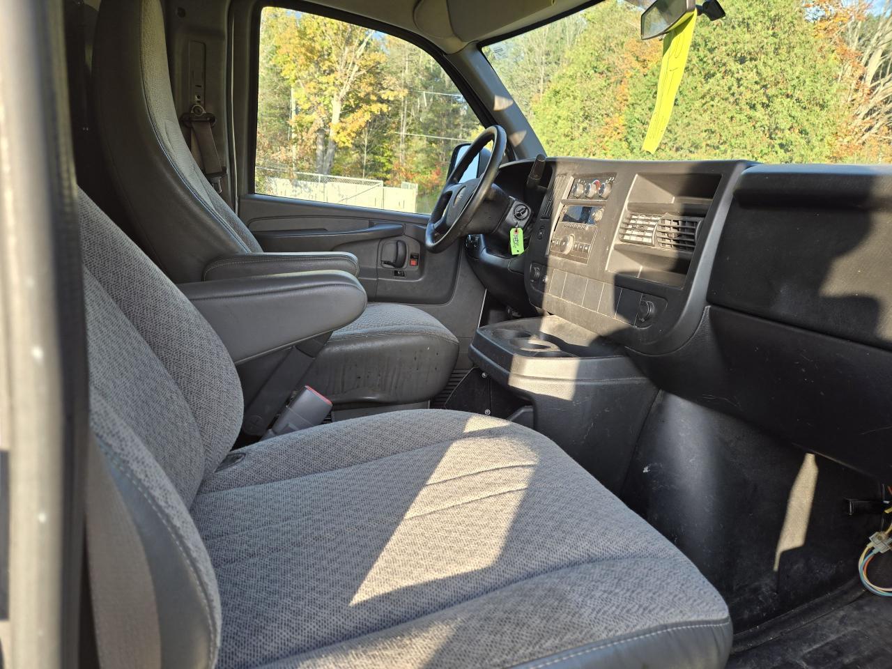 2013 GMC Savana Cargo Van  - Photo #11