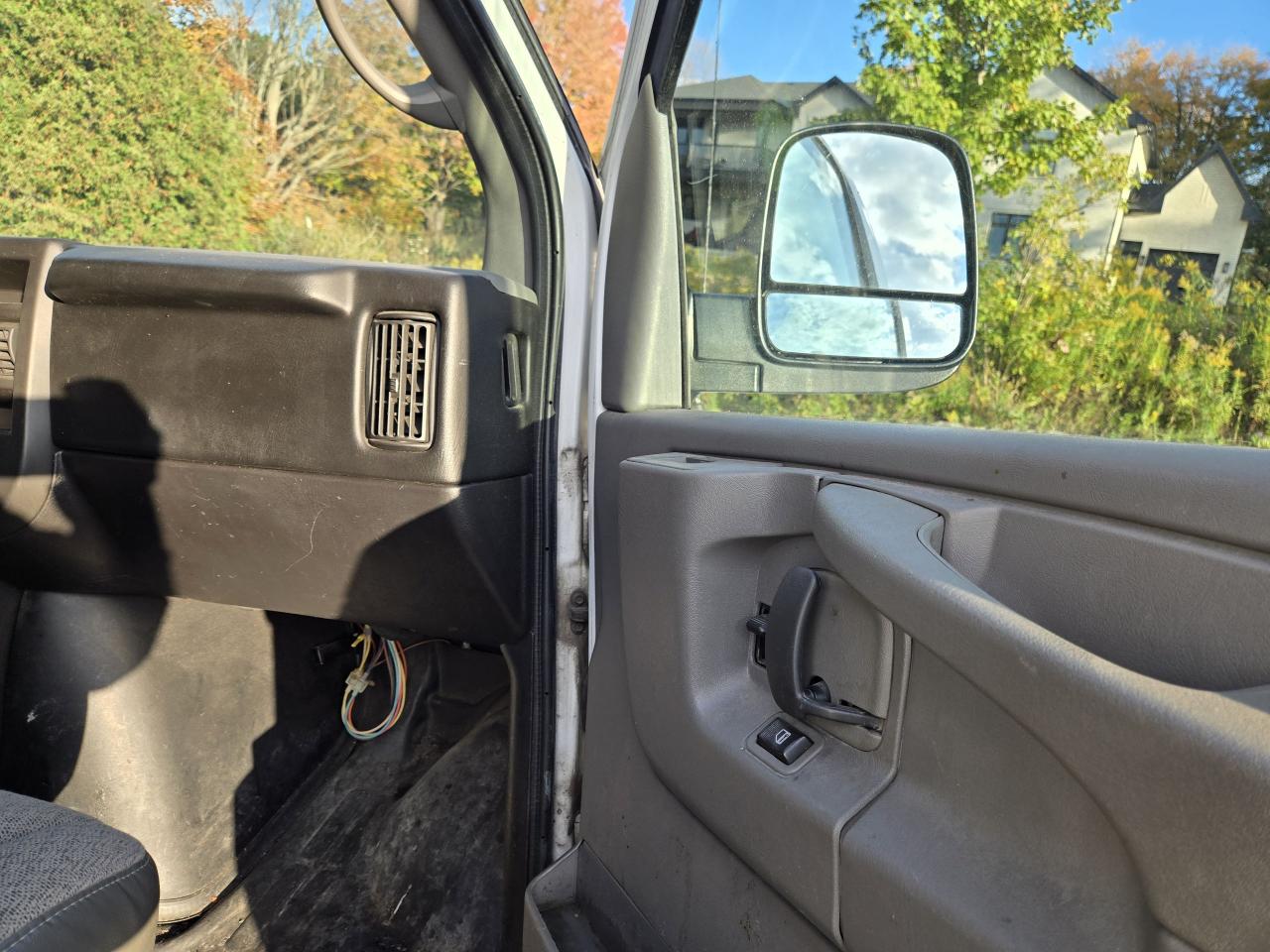 2013 GMC Savana Cargo Van  - Photo #10