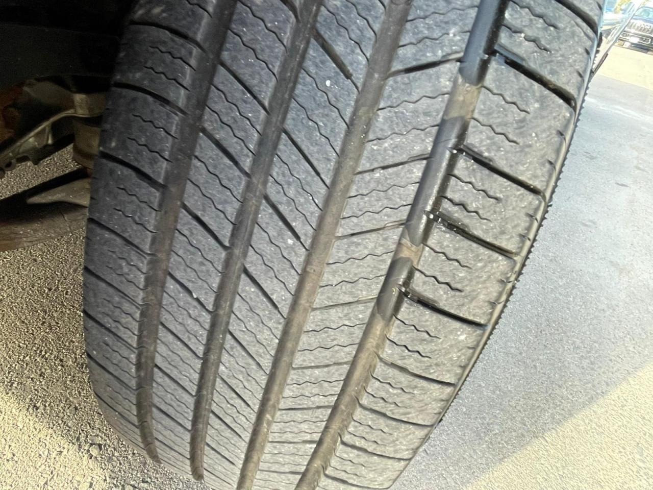 2011 Toyota Camry HYBRID LOW KM NEW BRAKES CERTIFED - Photo #13