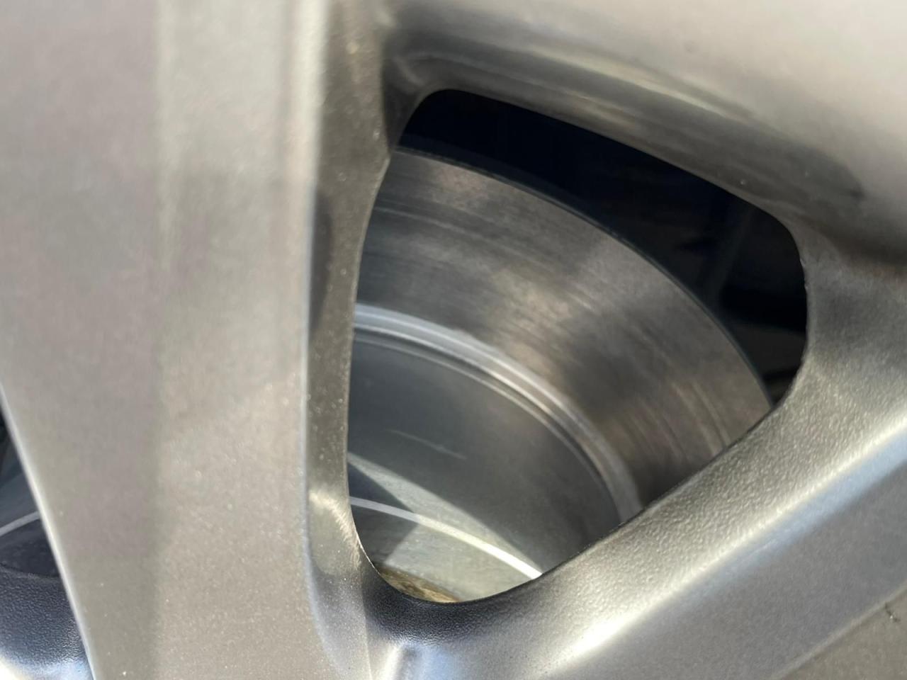 2011 Toyota Camry HYBRID LOW KM NEW BRAKES CERTIFED - Photo #24