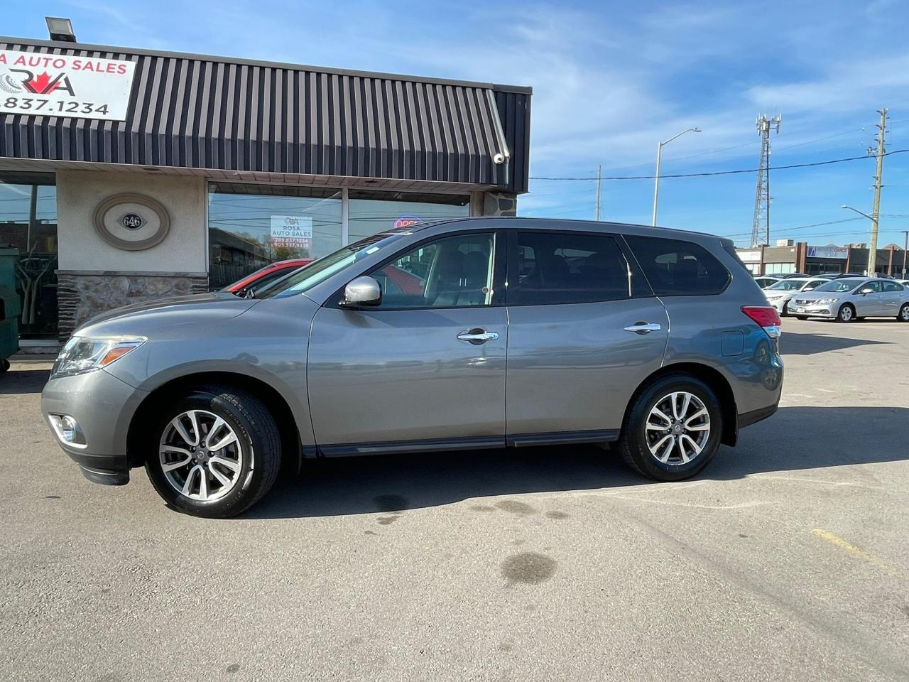 2015 Nissan Pathfinder 7PASSENGER LOW KM ONE OWNER SAFETY CERTIFED - Photo #3
