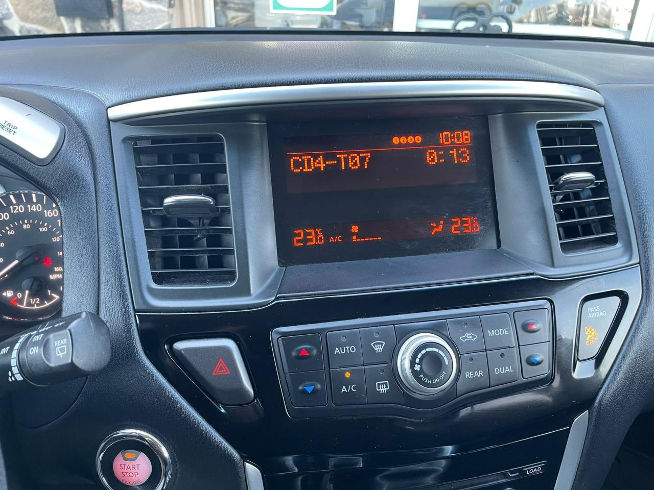 2015 Nissan Pathfinder 7PASSENGER LOW KM ONE OWNER SAFETY CERTIFED - Photo #24