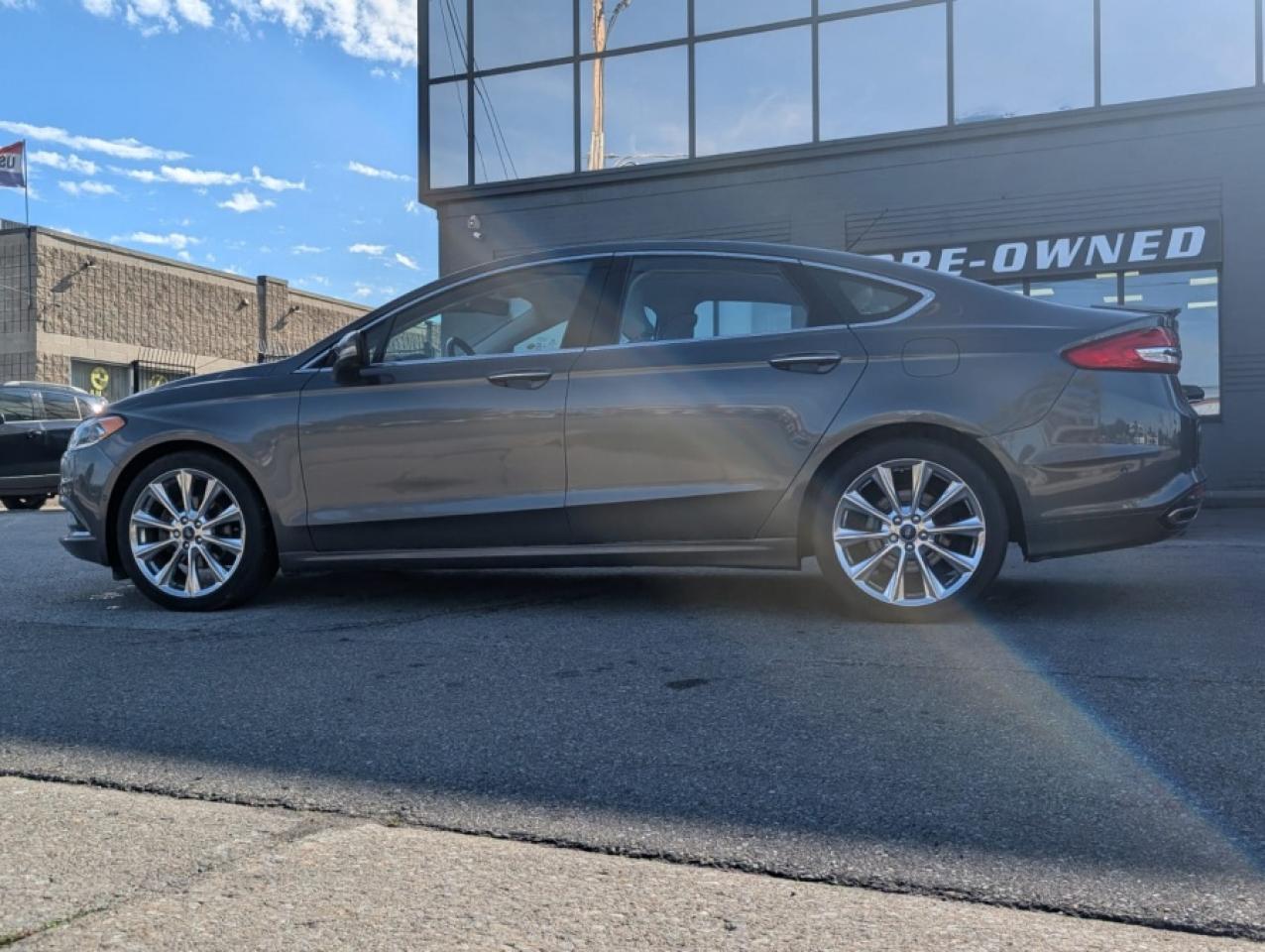 2018 Ford Fusion PLATINUM / AWD / SUNROOF / NAVIGATION - Photo #4