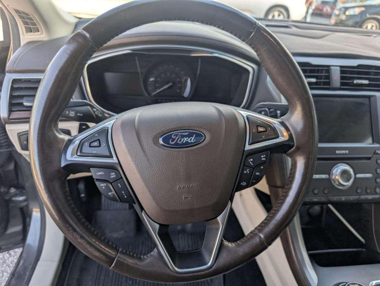 2018 Ford Fusion PLATINUM / AWD / SUNROOF / NAVIGATION - Photo #9