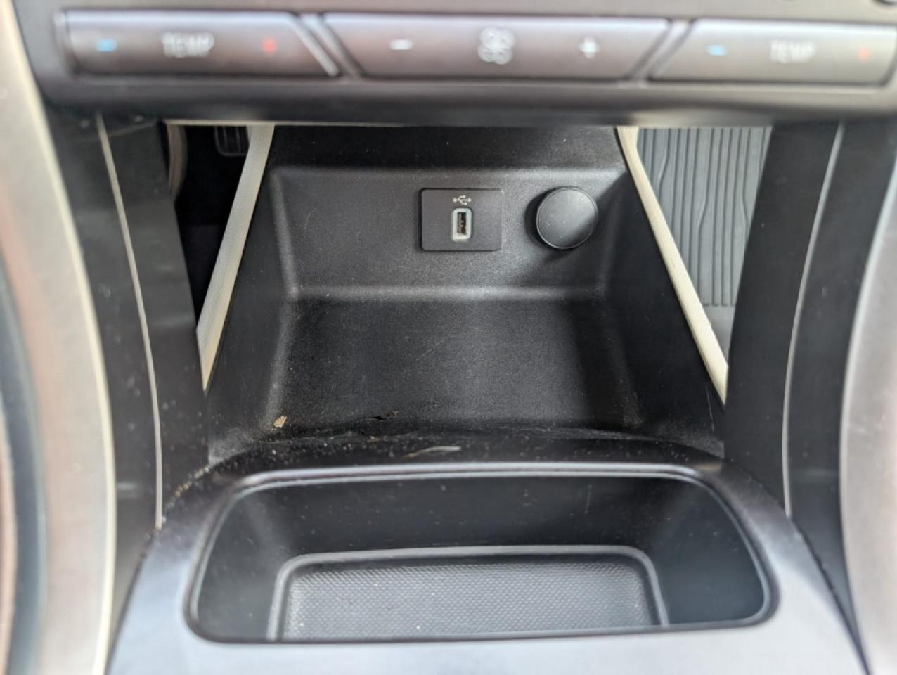 2018 Ford Fusion PLATINUM / AWD / SUNROOF / NAVIGATION - Photo #17