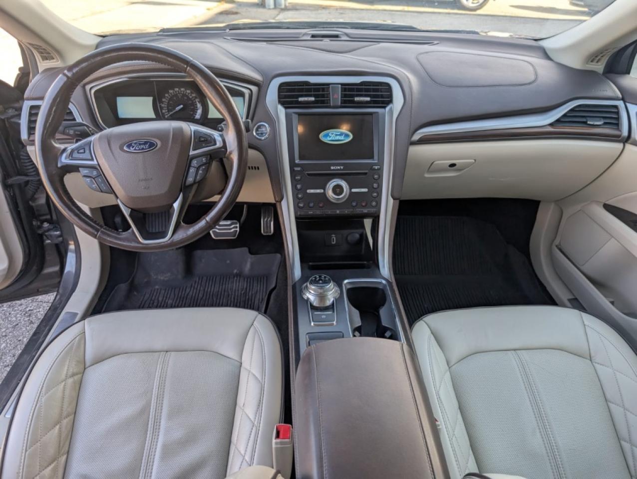 2018 Ford Fusion PLATINUM / AWD / SUNROOF / NAVIGATION - Photo #16