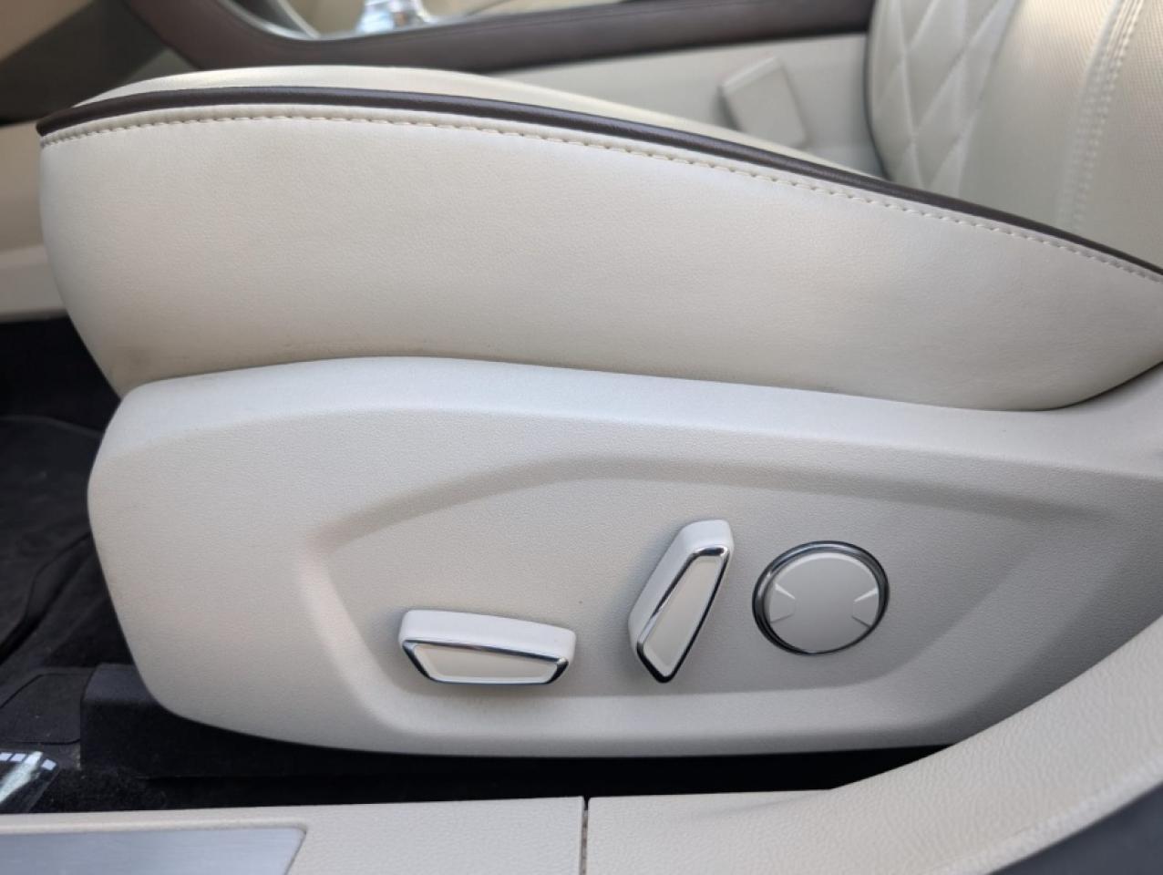 2018 Ford Fusion PLATINUM / AWD / SUNROOF / NAVIGATION - Photo #19