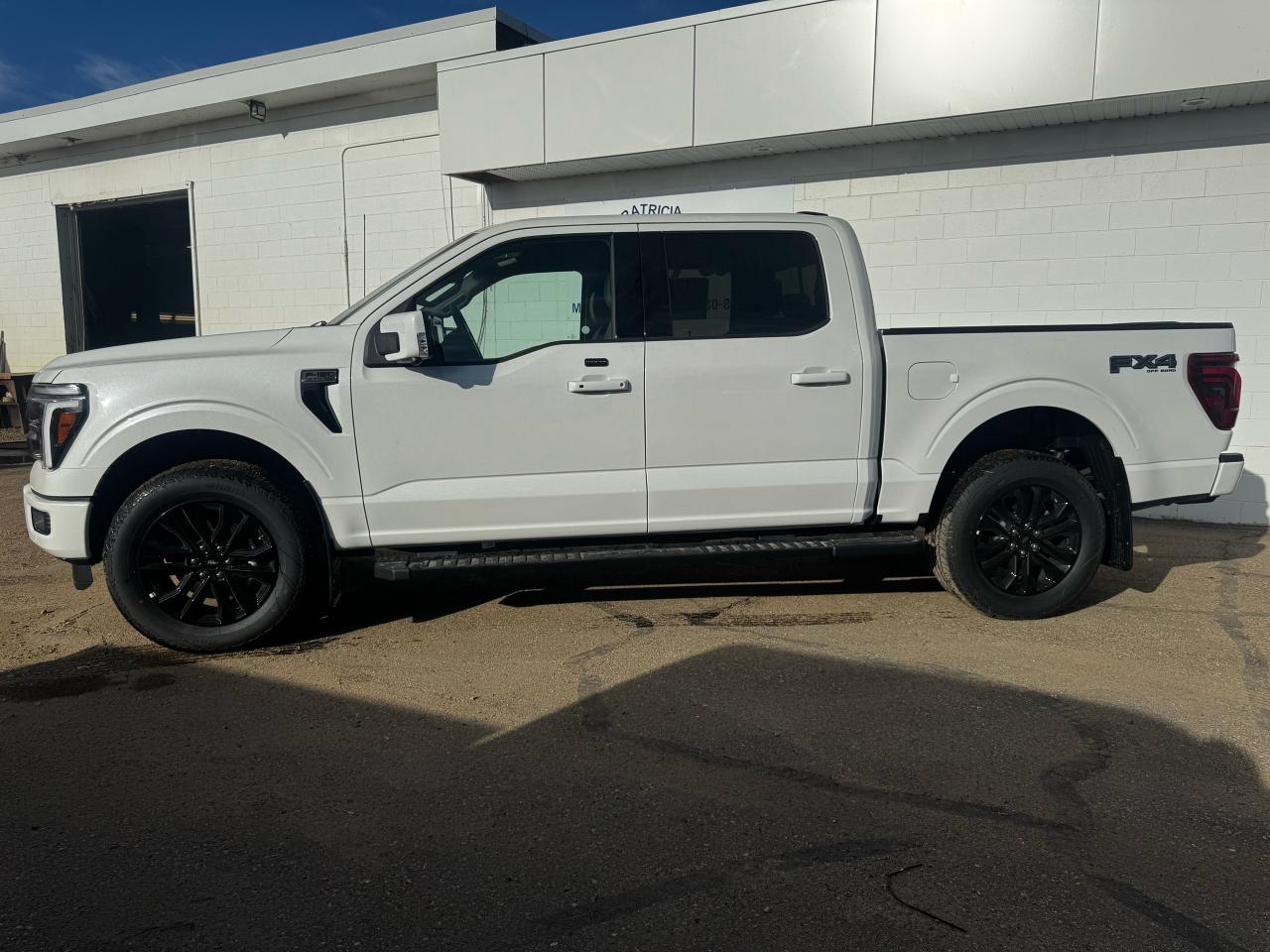 2025 Ford F-150 Lariat Photo4