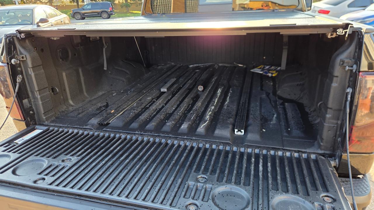 2018 Nissan Titan 4x4 Crew Cab SV Midnight Edition - Photo #5