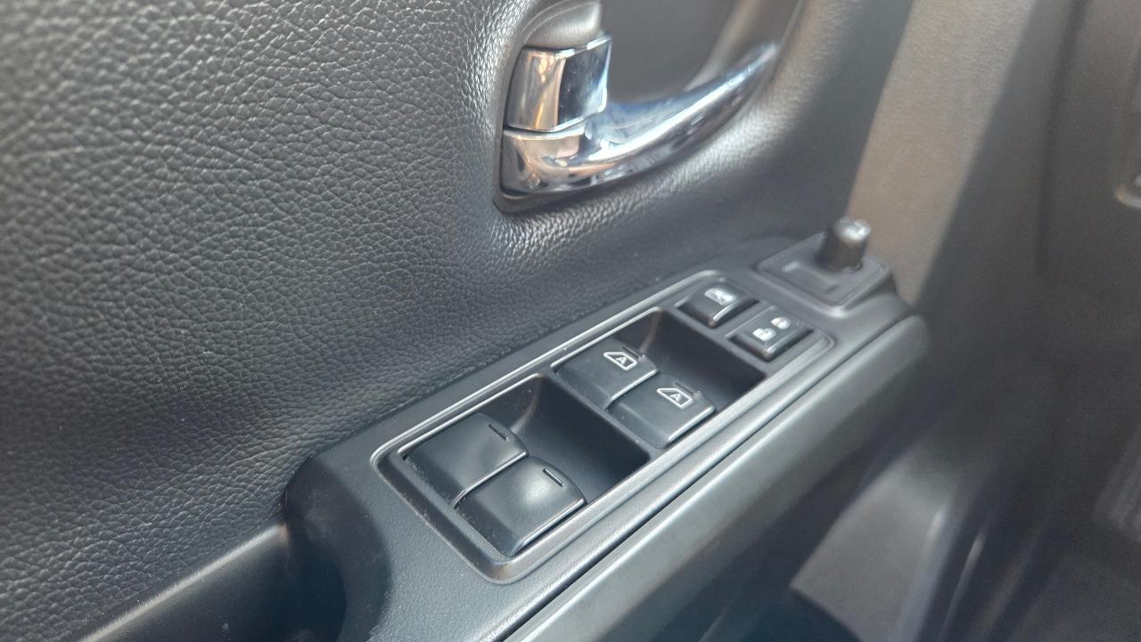 2018 Nissan Titan 4x4 Crew Cab SV Midnight Edition - Photo #20