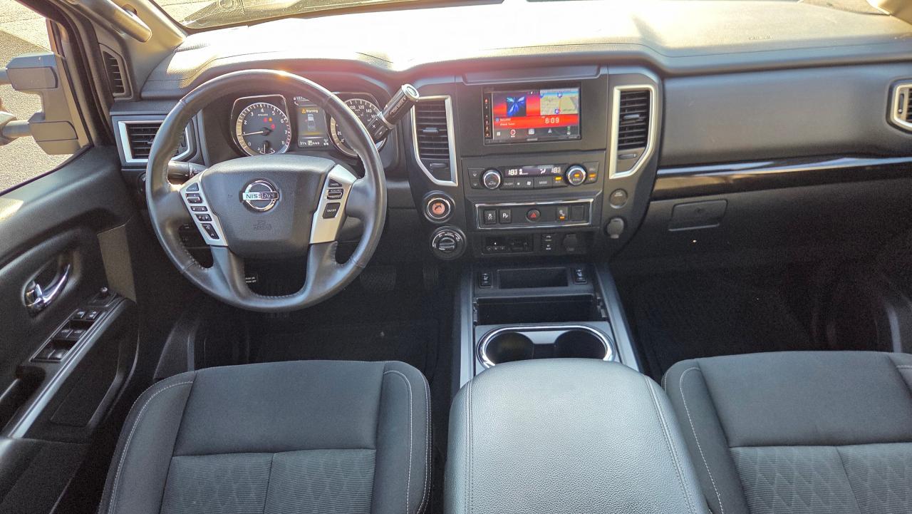 2018 Nissan Titan 4x4 Crew Cab SV Midnight Edition - Photo #12