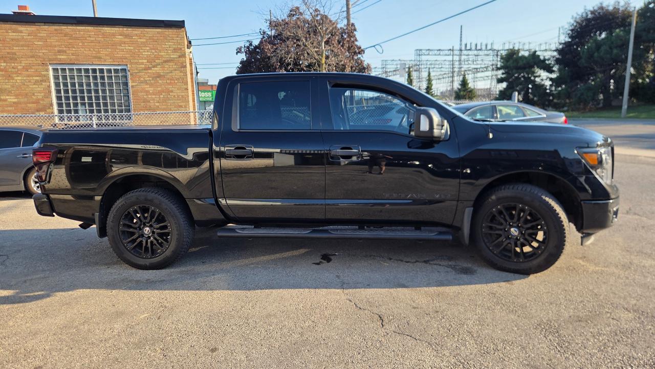 2018 Nissan Titan 4x4 Crew Cab SV Midnight Edition - Photo #6
