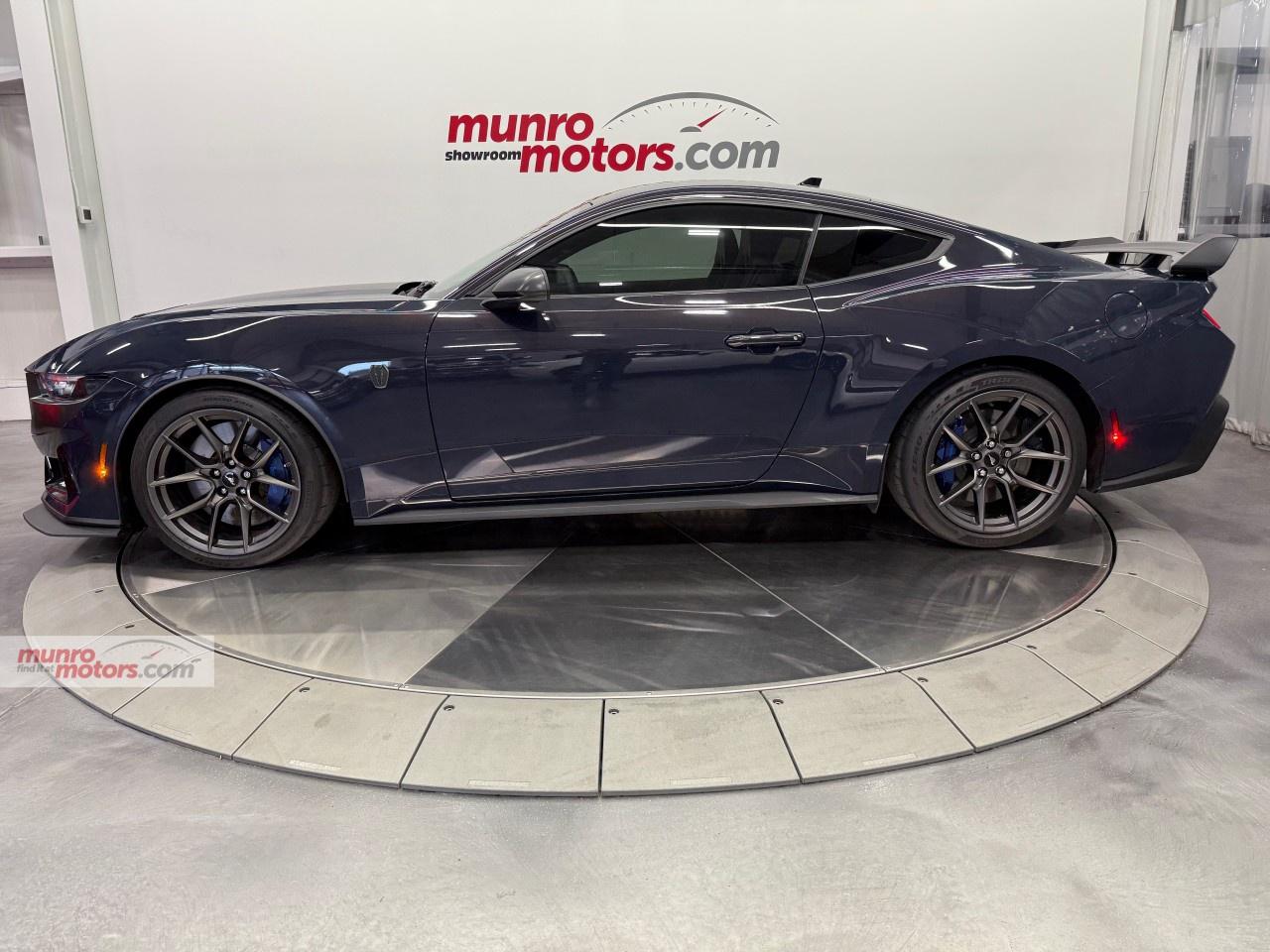 2024 Ford Mustang Dark Horse Fastback Photo3