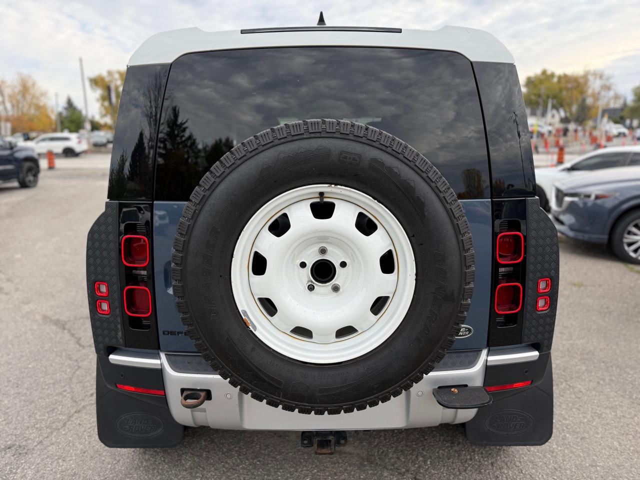 2023 Land Rover Defender S NAV! Leather! Heated and Cooled! Photo