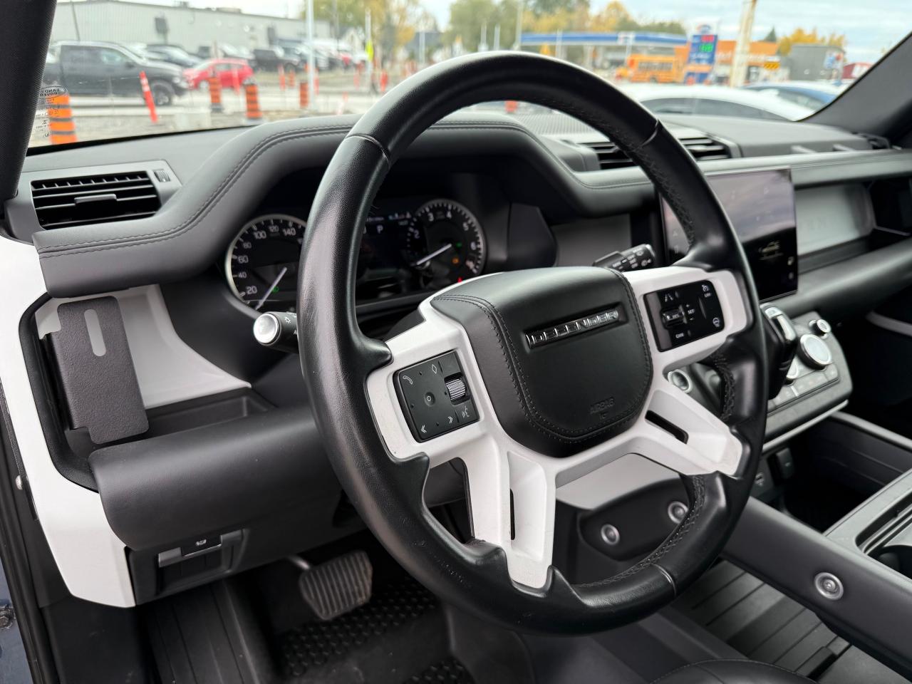 2023 Land Rover Defender S NAV! Leather! Heated and Cooled! Photo