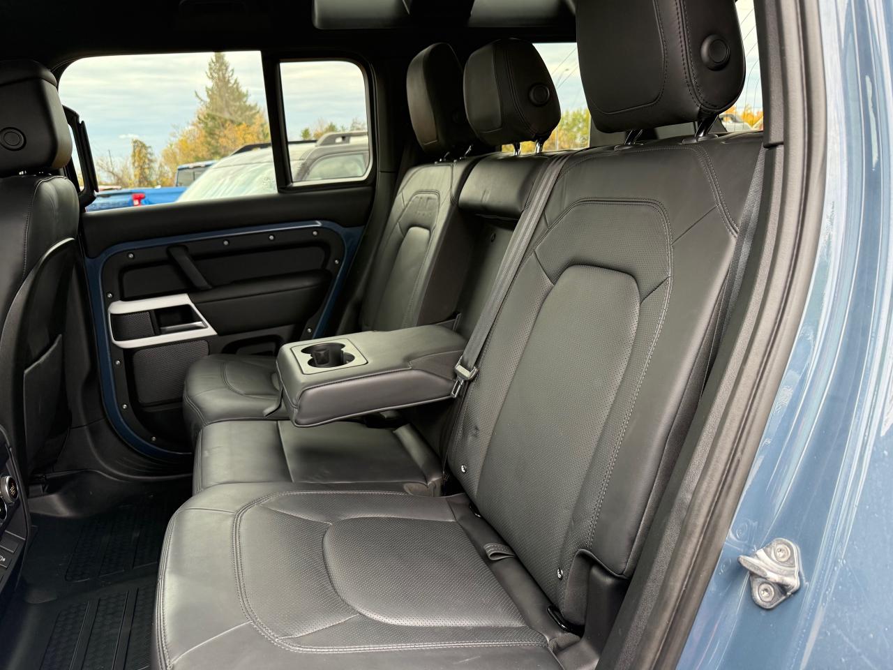 2023 Land Rover Defender S NAV! Leather! Heated and Cooled! Photo