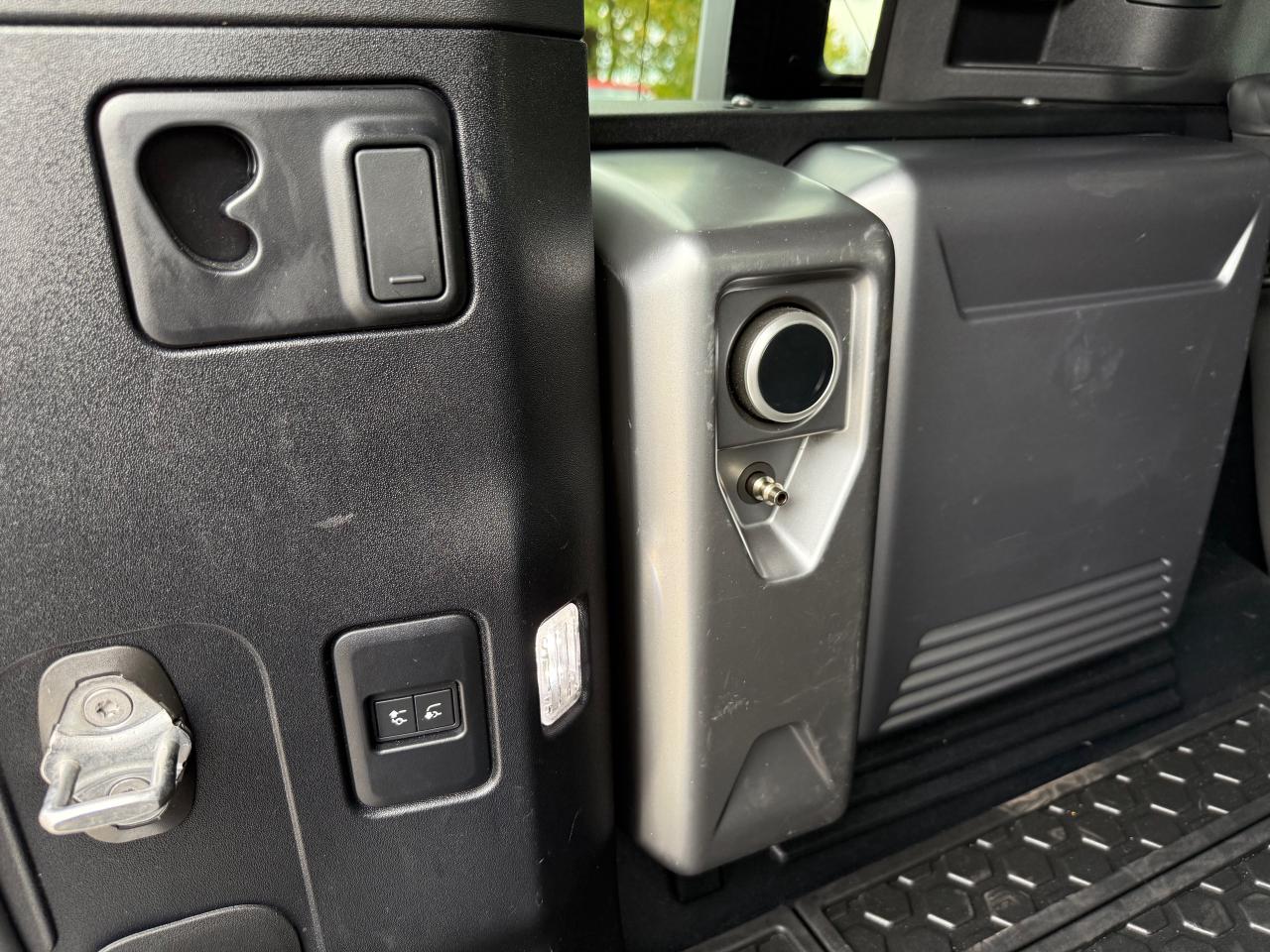 2023 Land Rover Defender S NAV! Leather! Heated and Cooled! Photo