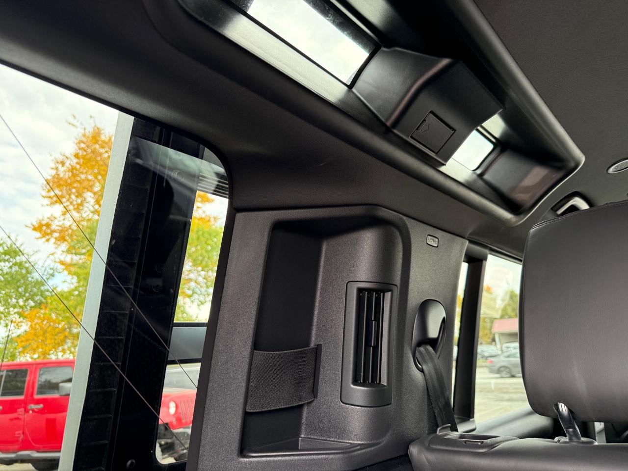 2023 Land Rover Defender S NAV! Leather! Heated and Cooled! Photo