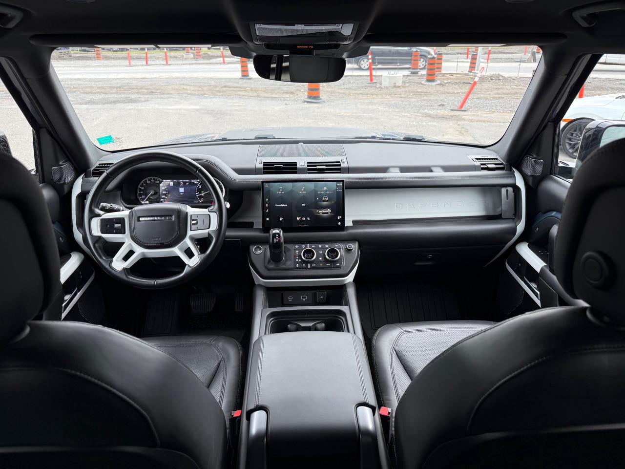 2023 Land Rover Defender S NAV! Leather! Heated and Cooled! Photo