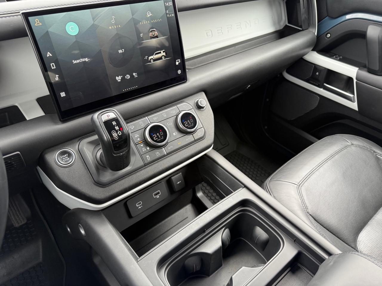 2023 Land Rover Defender S NAV! Leather! Heated and Cooled! Photo