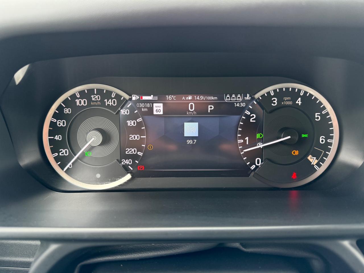 2023 Land Rover Defender S NAV! Leather! Heated and Cooled! Photo