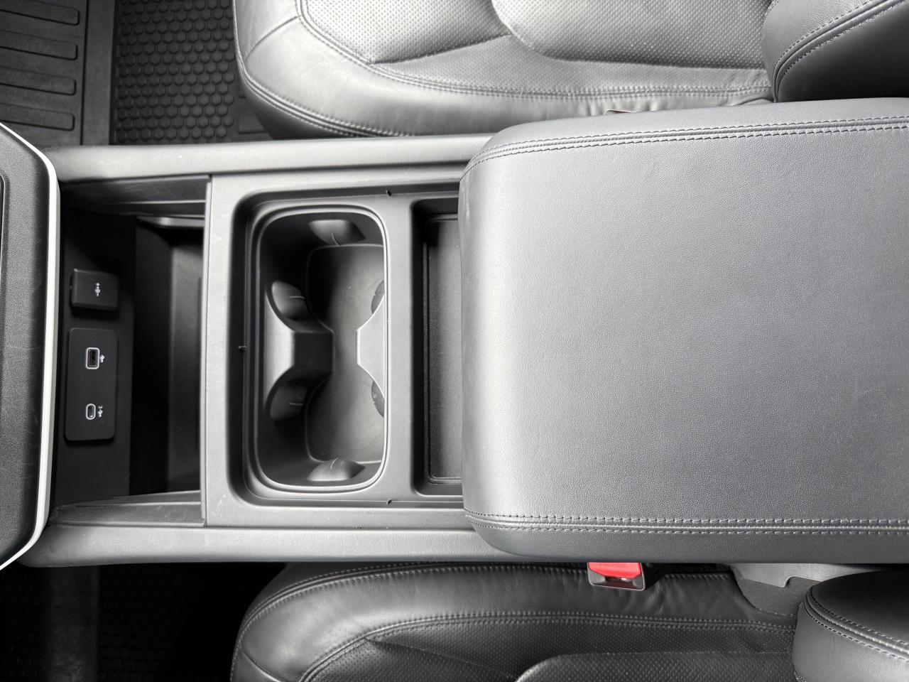 2023 Land Rover Defender S NAV! Leather! Heated and Cooled! Photo