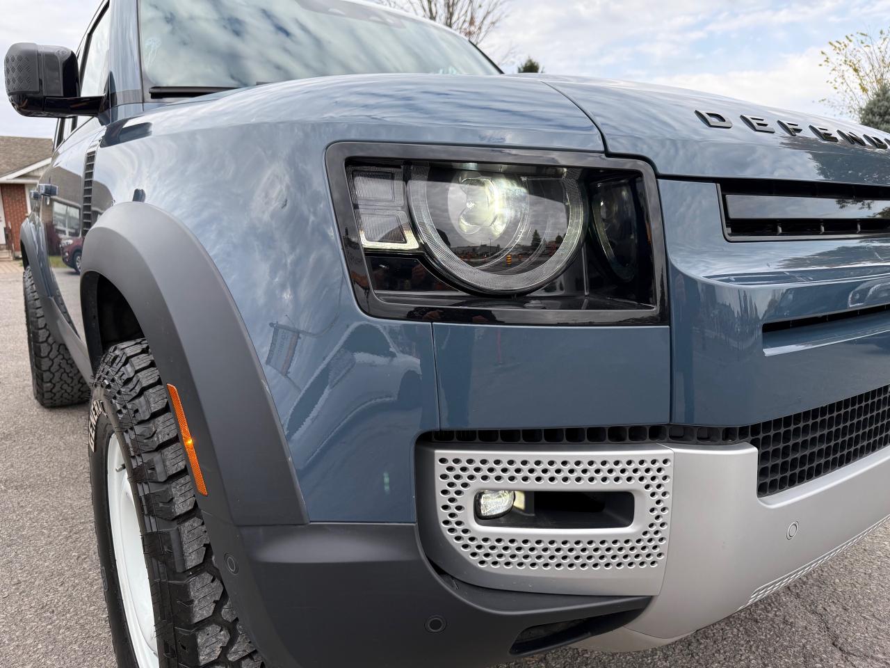 2023 Land Rover Defender S NAV! Leather! Heated and Cooled! Photo