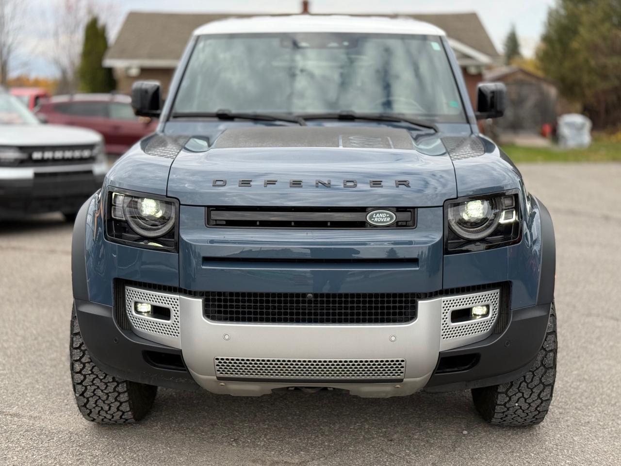 2023 Land Rover Defender S NAV! Leather! Heated and Cooled! Photo