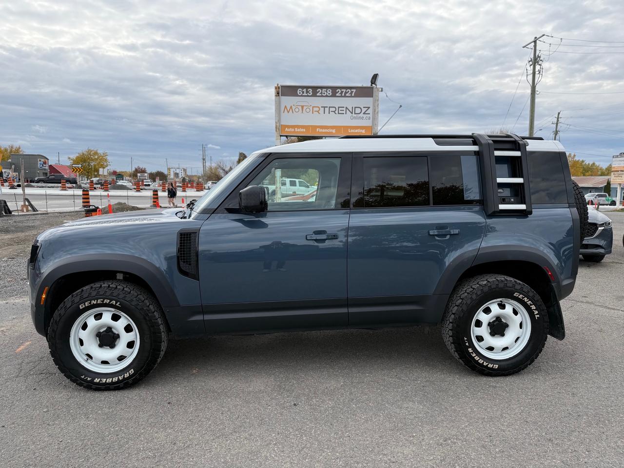 2023 Land Rover Defender S NAV! Leather! Heated and Cooled! Photo