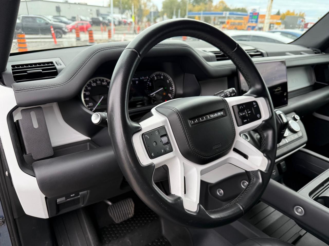 2023 Land Rover Defender S NAV! Leather! Heated and Cooled! Photo