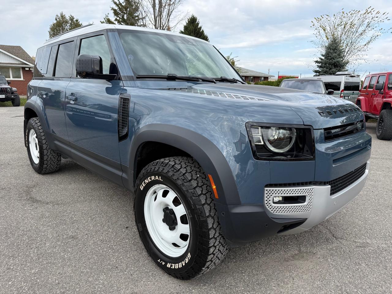 2023 Land Rover Defender S NAV! Leather! Heated and Cooled! Photo