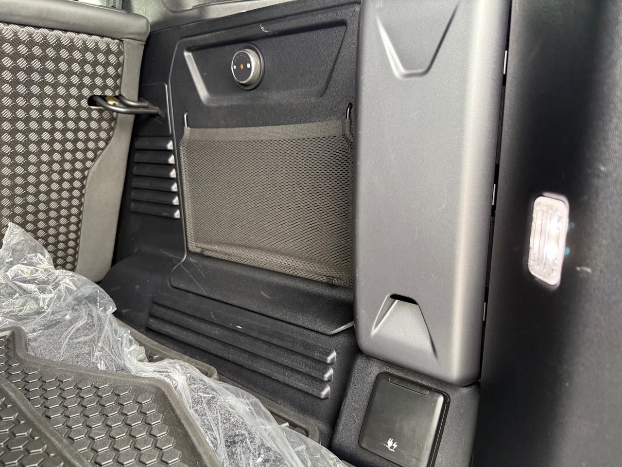 2023 Land Rover Defender S NAV! Leather! Heated and Cooled! Photo