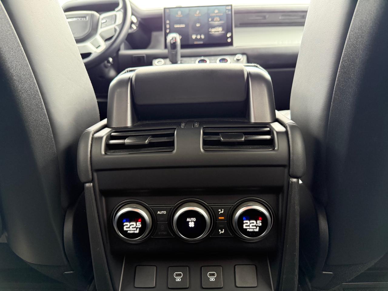 2023 Land Rover Defender S NAV! Leather! Heated and Cooled! Photo