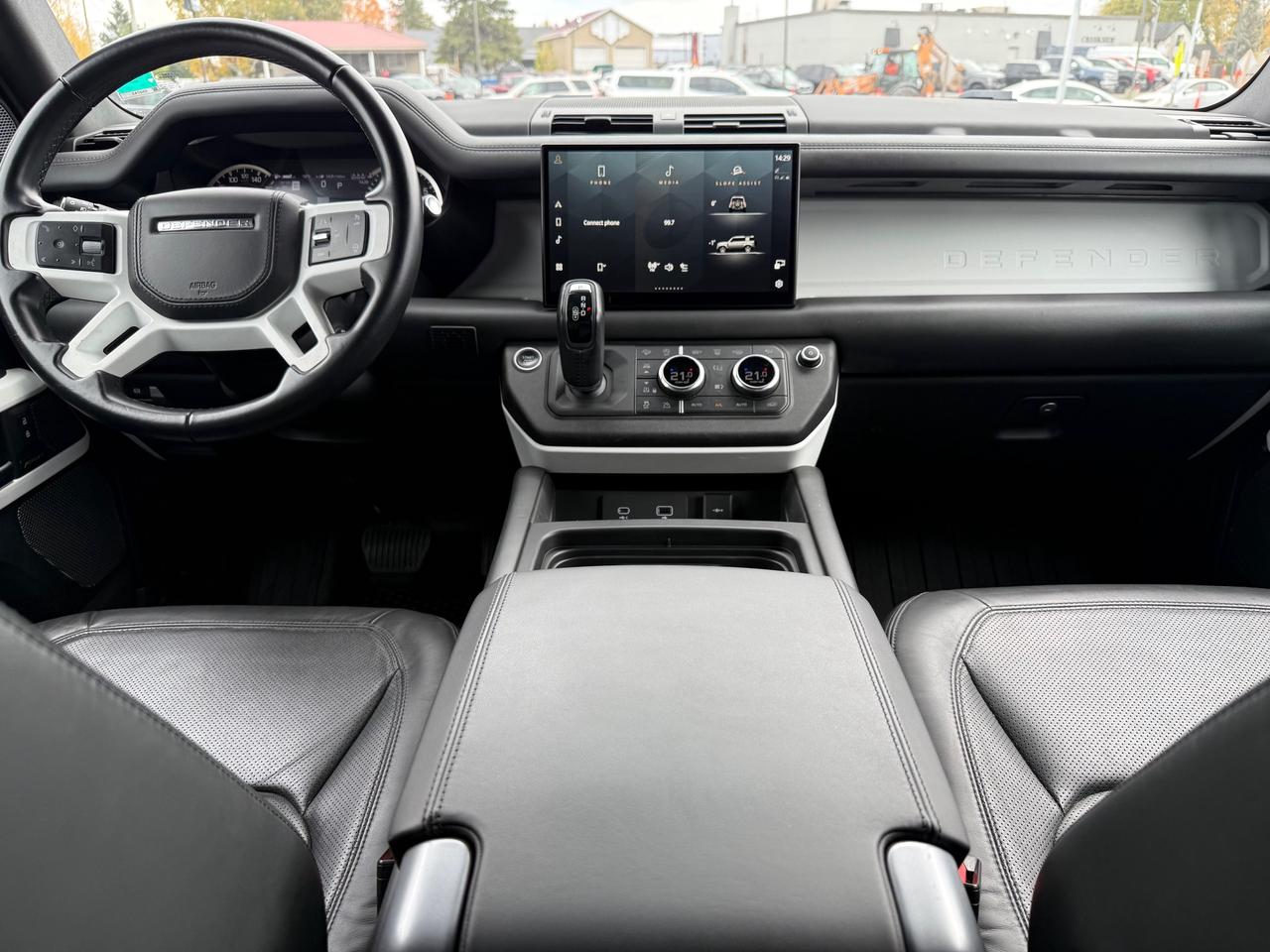 2023 Land Rover Defender S NAV! Leather! Heated and Cooled! Photo