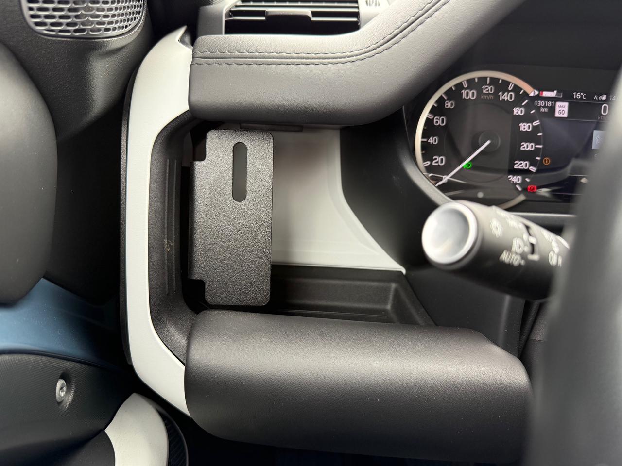 2023 Land Rover Defender S NAV! Leather! Heated and Cooled! Photo