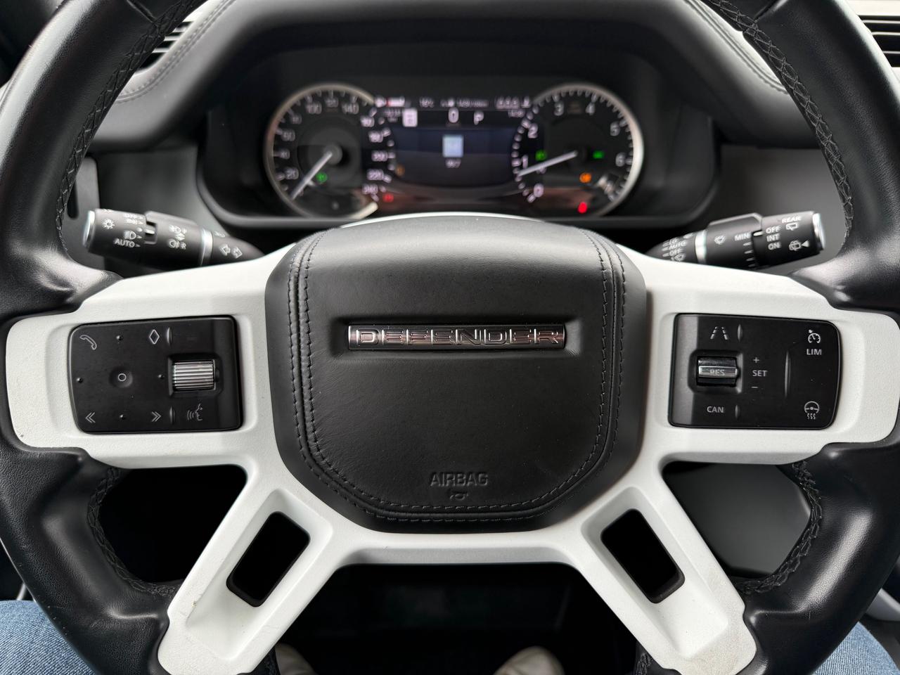 2023 Land Rover Defender S NAV! Leather! Heated and Cooled! Photo