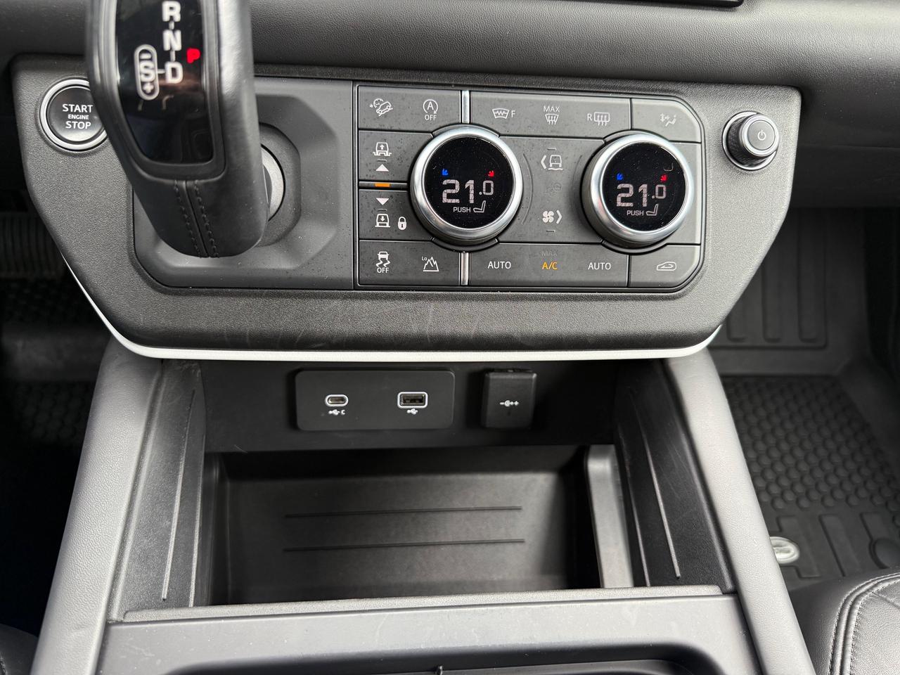 2023 Land Rover Defender S NAV! Leather! Heated and Cooled! Photo